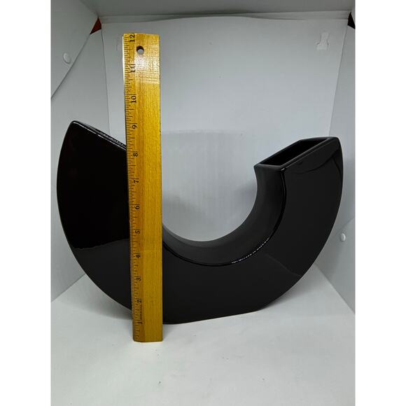 modern black ceramic U-shaped vase - Picture 7 of 10